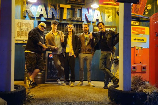 KVeen: Queen live experience